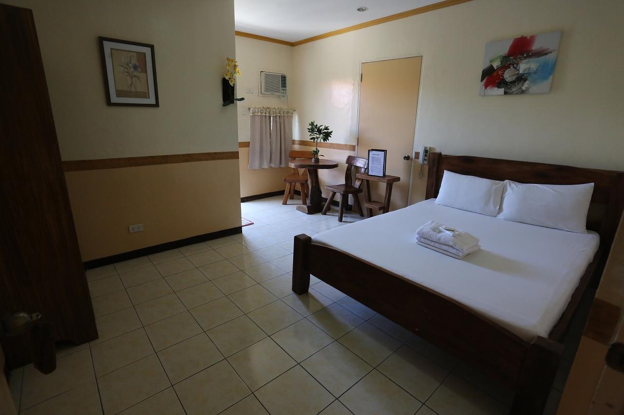 Ken-Yo Garden Resort And Hotel Pila  Luaran gambar