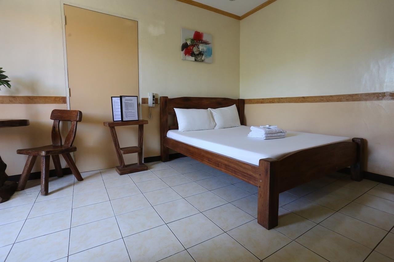 Ken-Yo Garden Resort And Hotel Pila  Luaran gambar