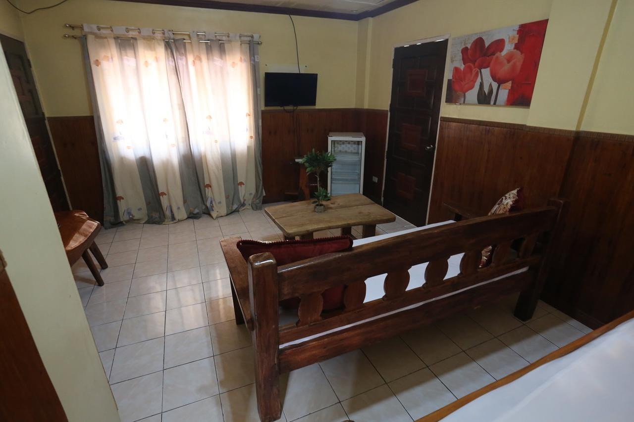 Ken-Yo Garden Resort And Hotel Pila  Luaran gambar