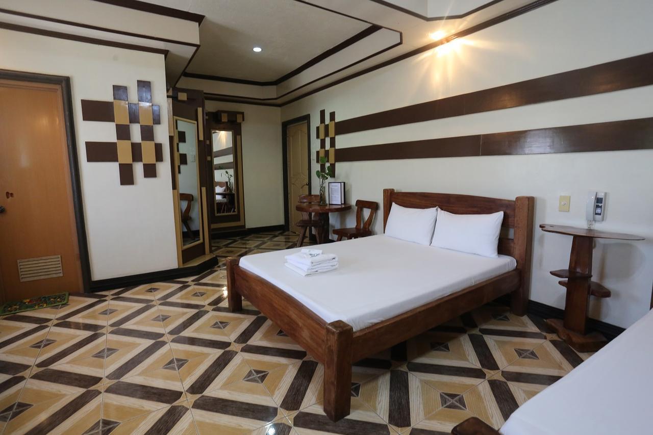 Ken-Yo Garden Resort And Hotel Pila  Luaran gambar