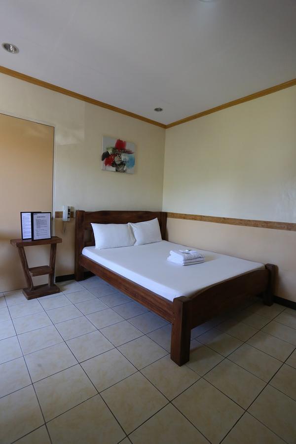 Ken-Yo Garden Resort And Hotel Pila  Luaran gambar